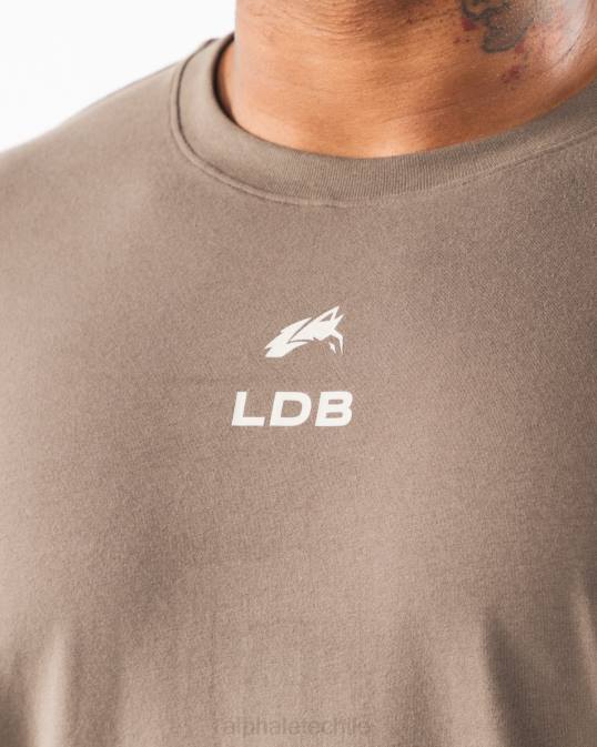 camiseta con escudo cepillado hombres Alphalete 08R8536 ropa marrón desierto/marrón concha marina